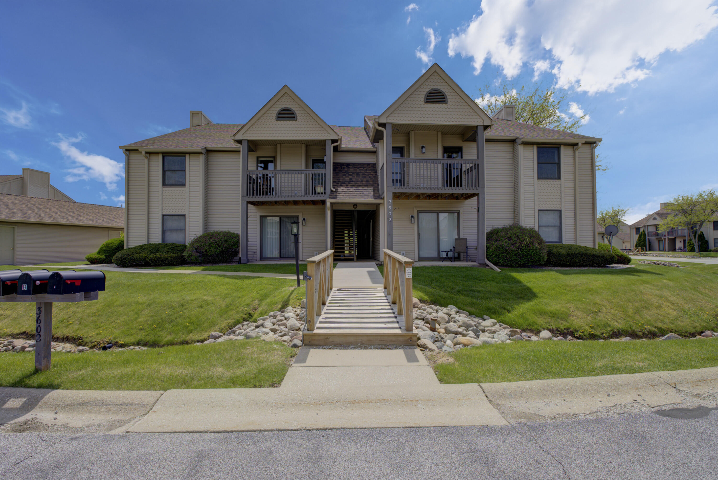 3602 Timberbridge Drive Valparaiso, IN 46383 - Photo 2 of 33 3000x2004