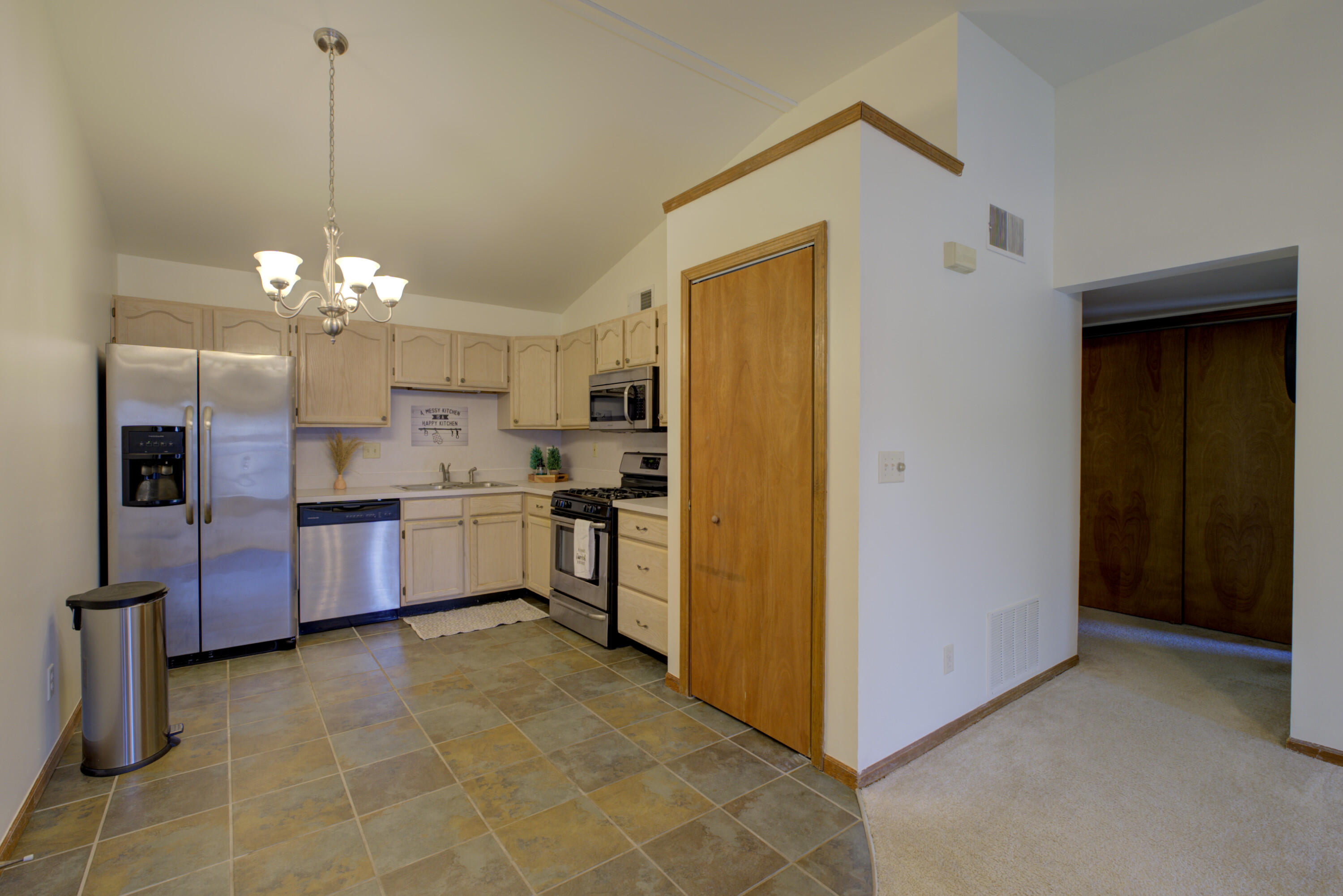 3602 Timberbridge Drive Valparaiso, IN 46383 - Photo 4 of 33 3000x2003