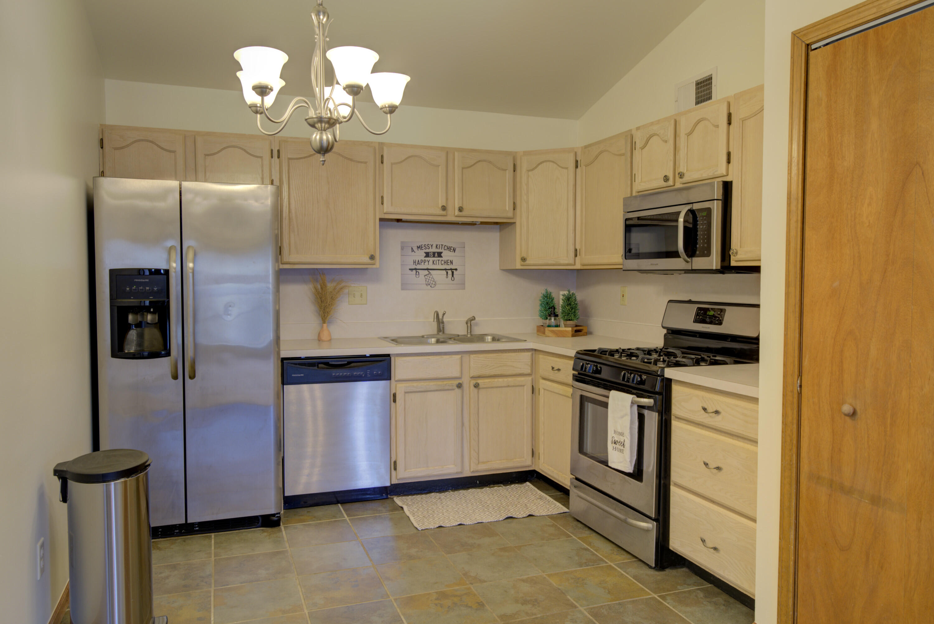 3602 Timberbridge Drive Valparaiso, IN 46383 - Photo 5 of 33 3000x2003