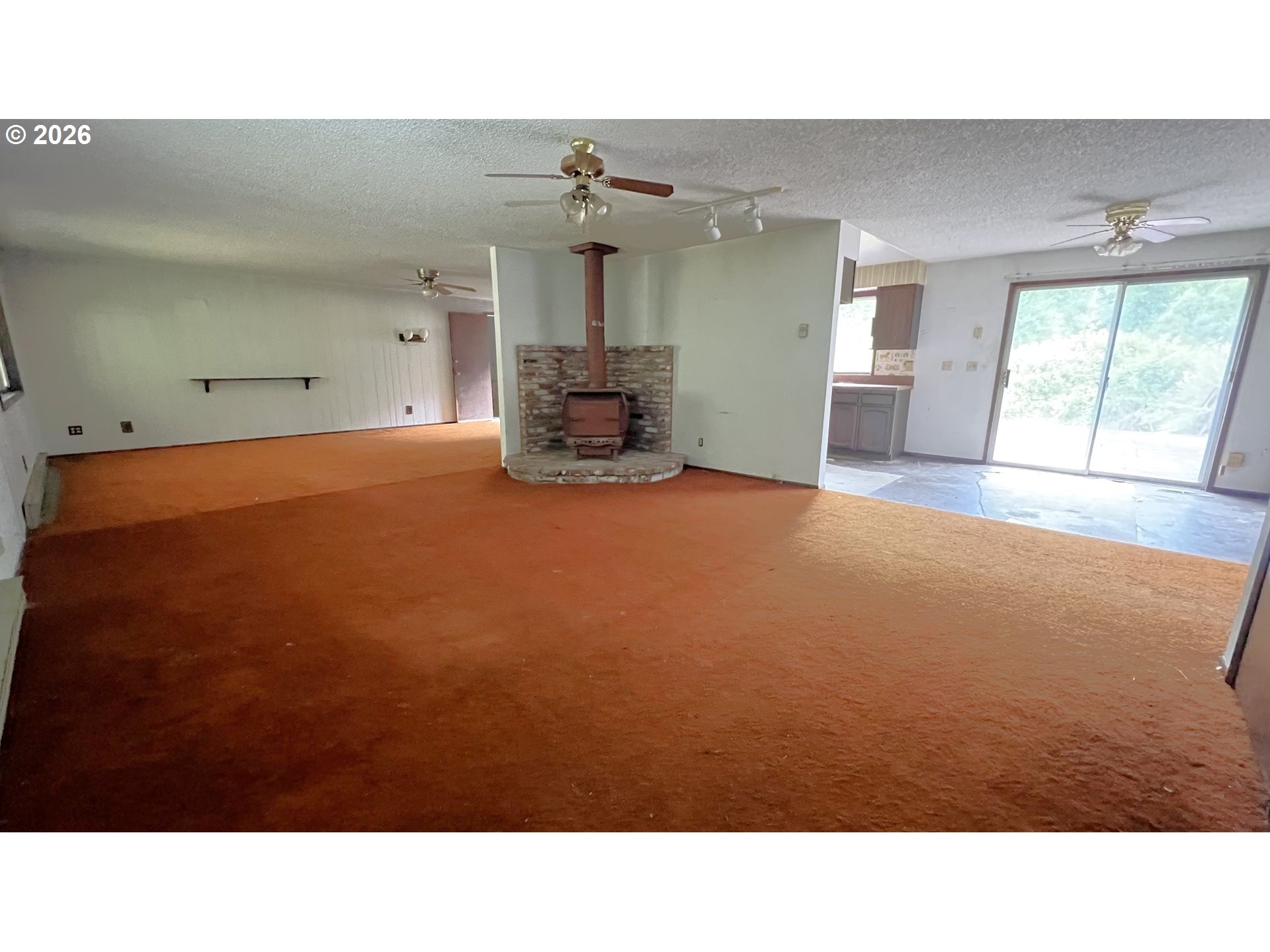 10082 Lone Pine Lane Myrtle Point, OR 97458 - Photo 10 of 19 Living Room/Dining Room