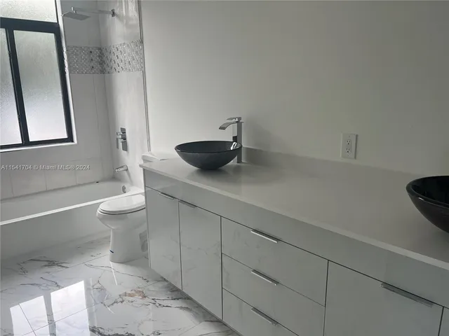 $5,500,000 | 5455 Southwest 60th Court, Miami, FL 33155