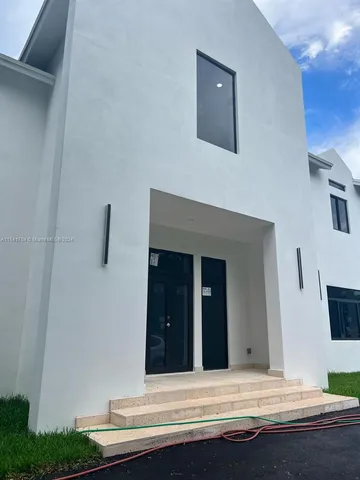 $5,500,000 | 5455 Southwest 60th Court, Miami, FL 33155