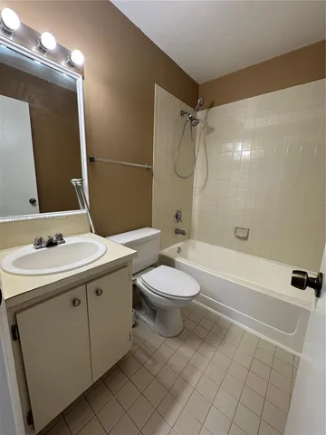 $232,000 | 7235 Northwest 179th Street, Unit 311, Hialeah, FL 33015