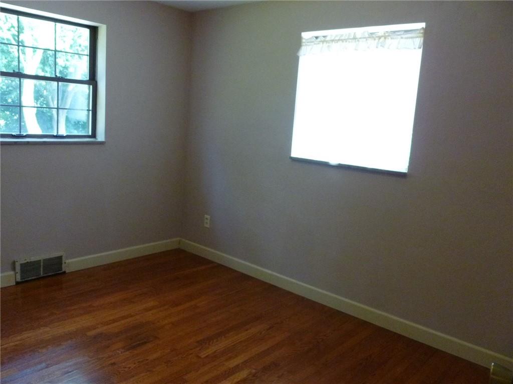 28 Kenridge Drive McKees Rocks, PA 15136 - Photo 15 of 26 an empty room with a window