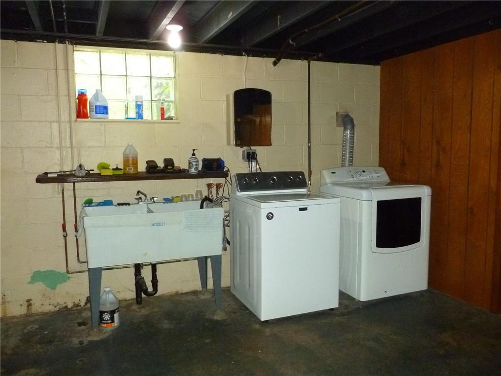 28 Kenridge Drive McKees Rocks, PA 15136 - Photo 19 of 26 a kitchen with a stove a sink cabinets and a dining table