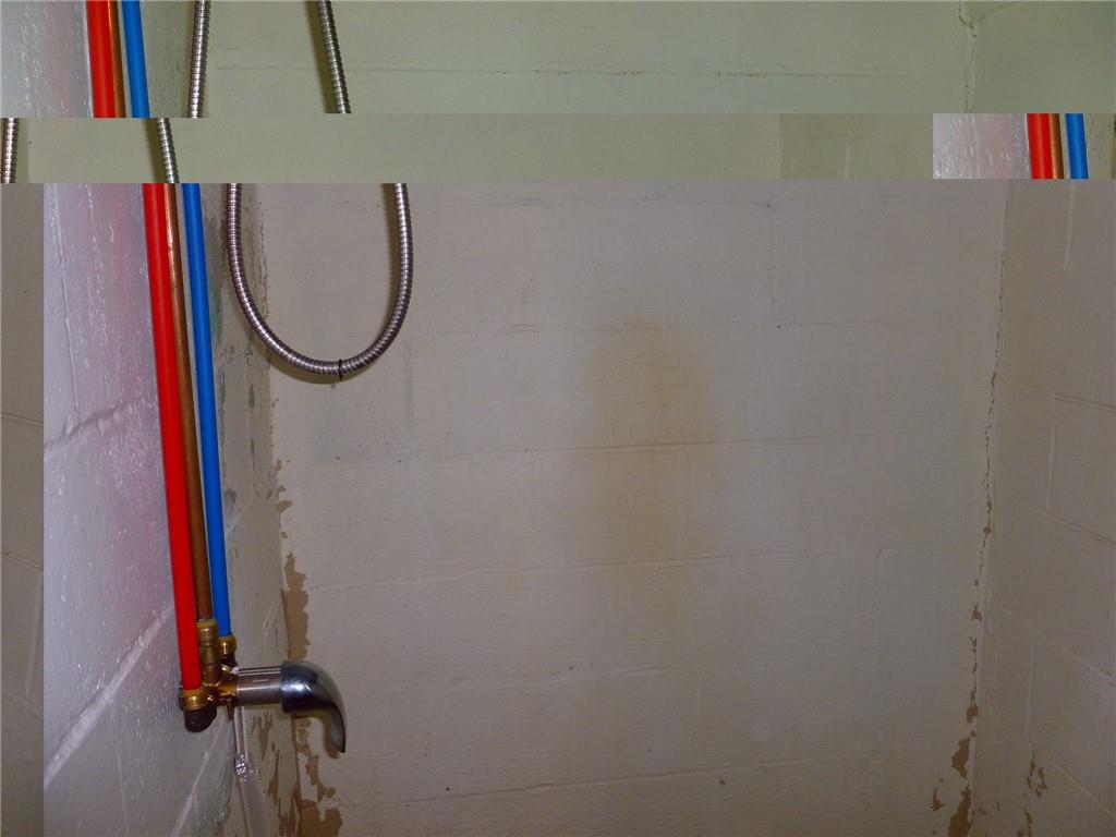 28 Kenridge Drive McKees Rocks, PA 15136 - Photo 20 of 26 a view of a walk in closet