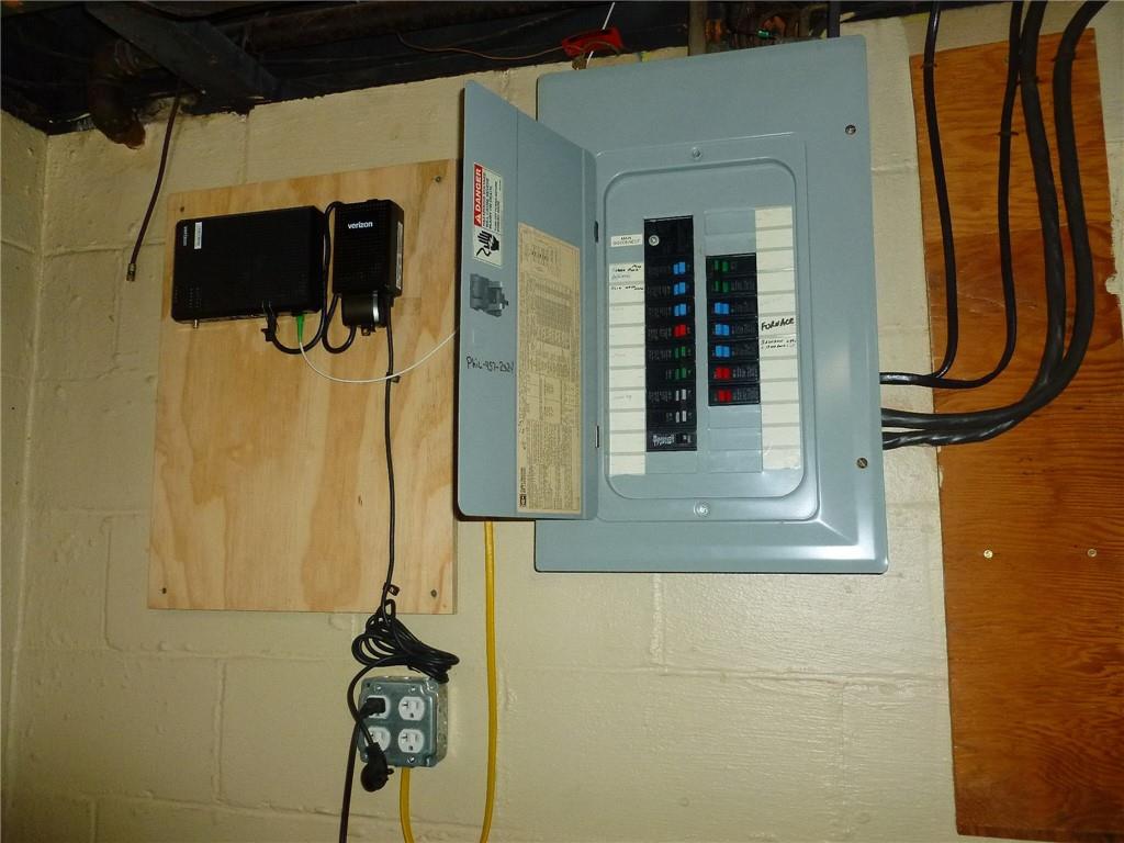 28 Kenridge Drive McKees Rocks, PA 15136 - Photo 23 of 26 a bathroom with a mirror and a shower