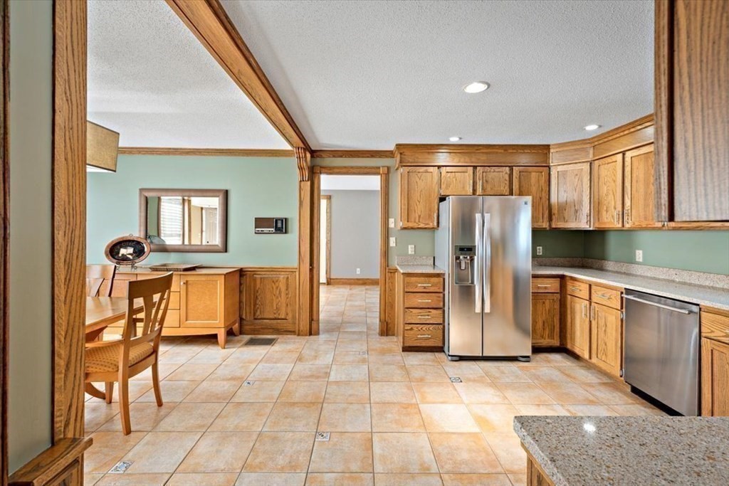 155 Carriage Road Chicopee, MA 01013 - Photo 20 of 40 Gallery Image 20