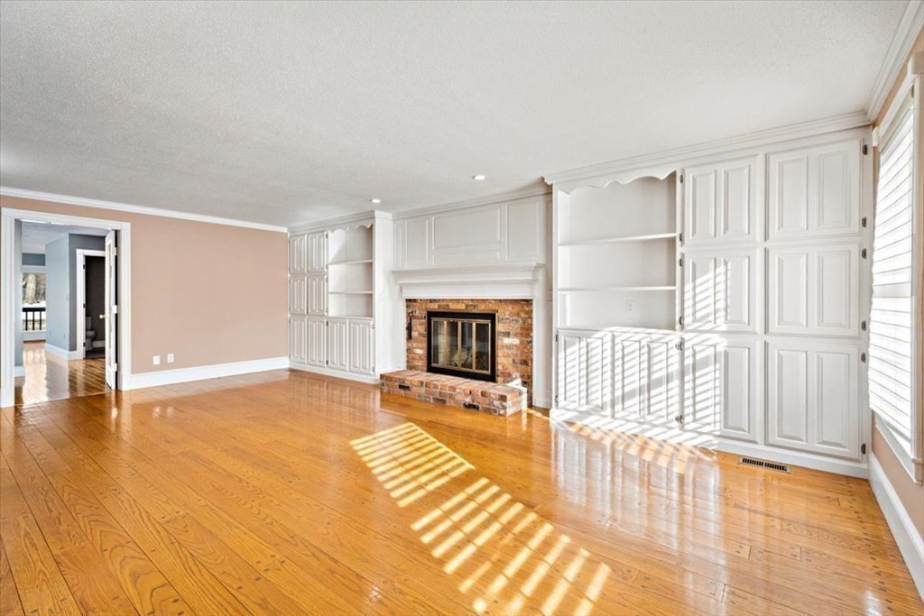155 Carriage Road Chicopee, MA 01013 - Photo 6 of 40 Gallery Image 6