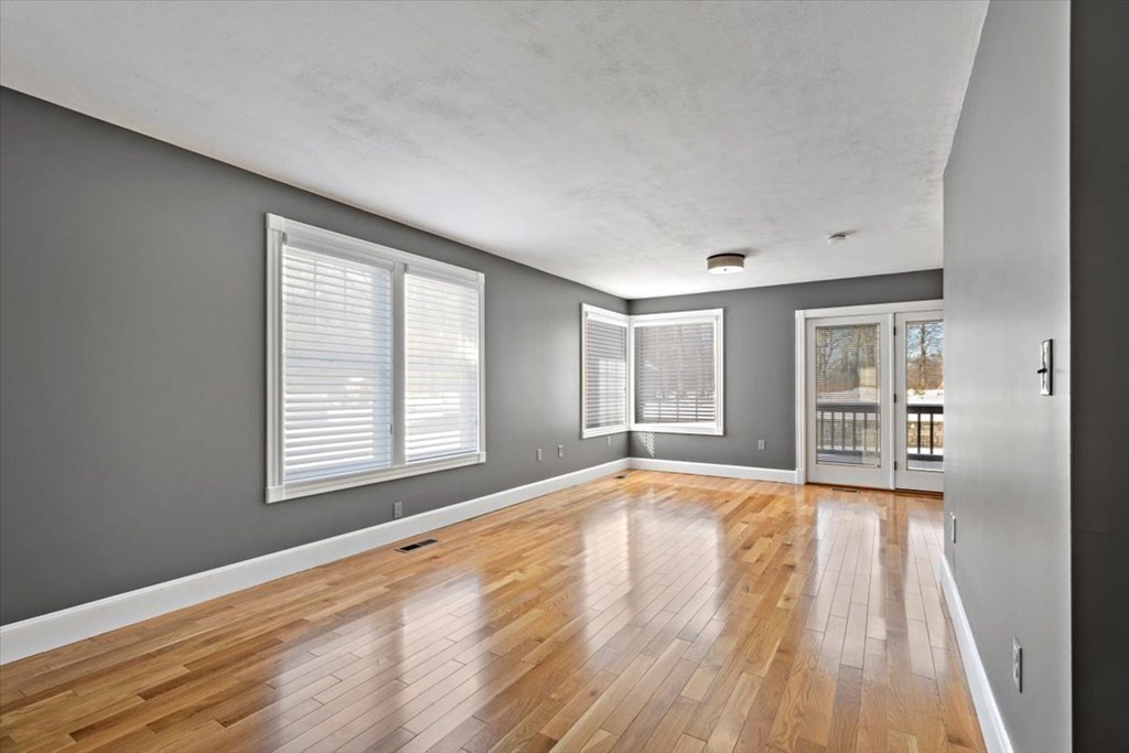 155 Carriage Road Chicopee, MA 01013 - Photo 9 of 40 Gallery Image 9