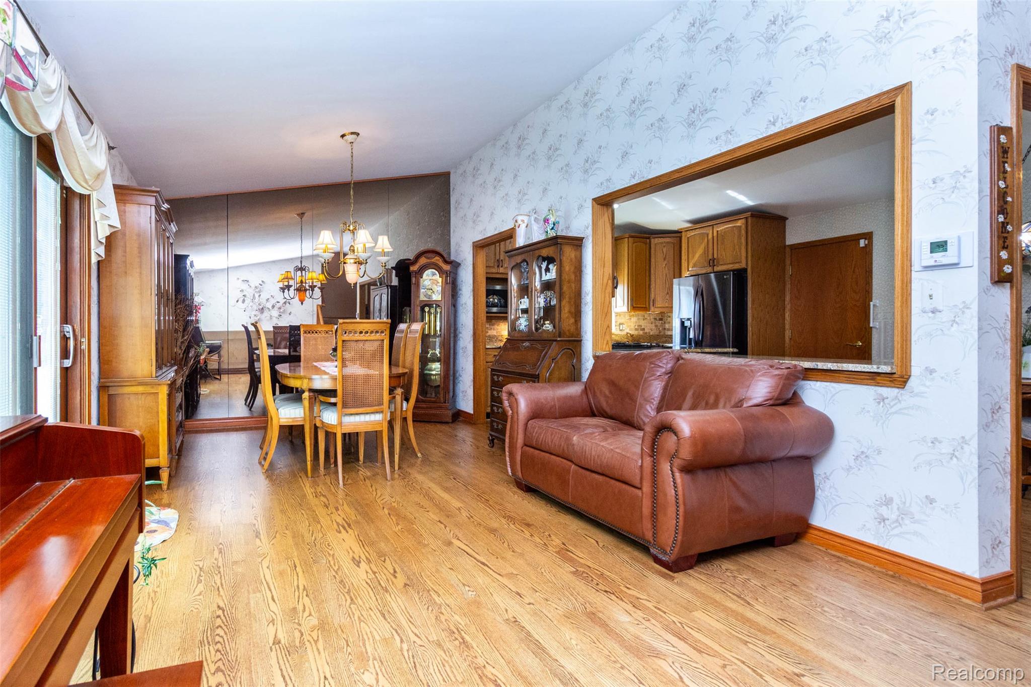 315 Meadowlake Road Canton, MI 48188 - Photo 9 of 43 interior (4).jpg