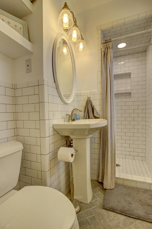 524 Riverside Drive Clinton, TN 37716 - Photo 22 of 33 Newly Remodeled Master Bath