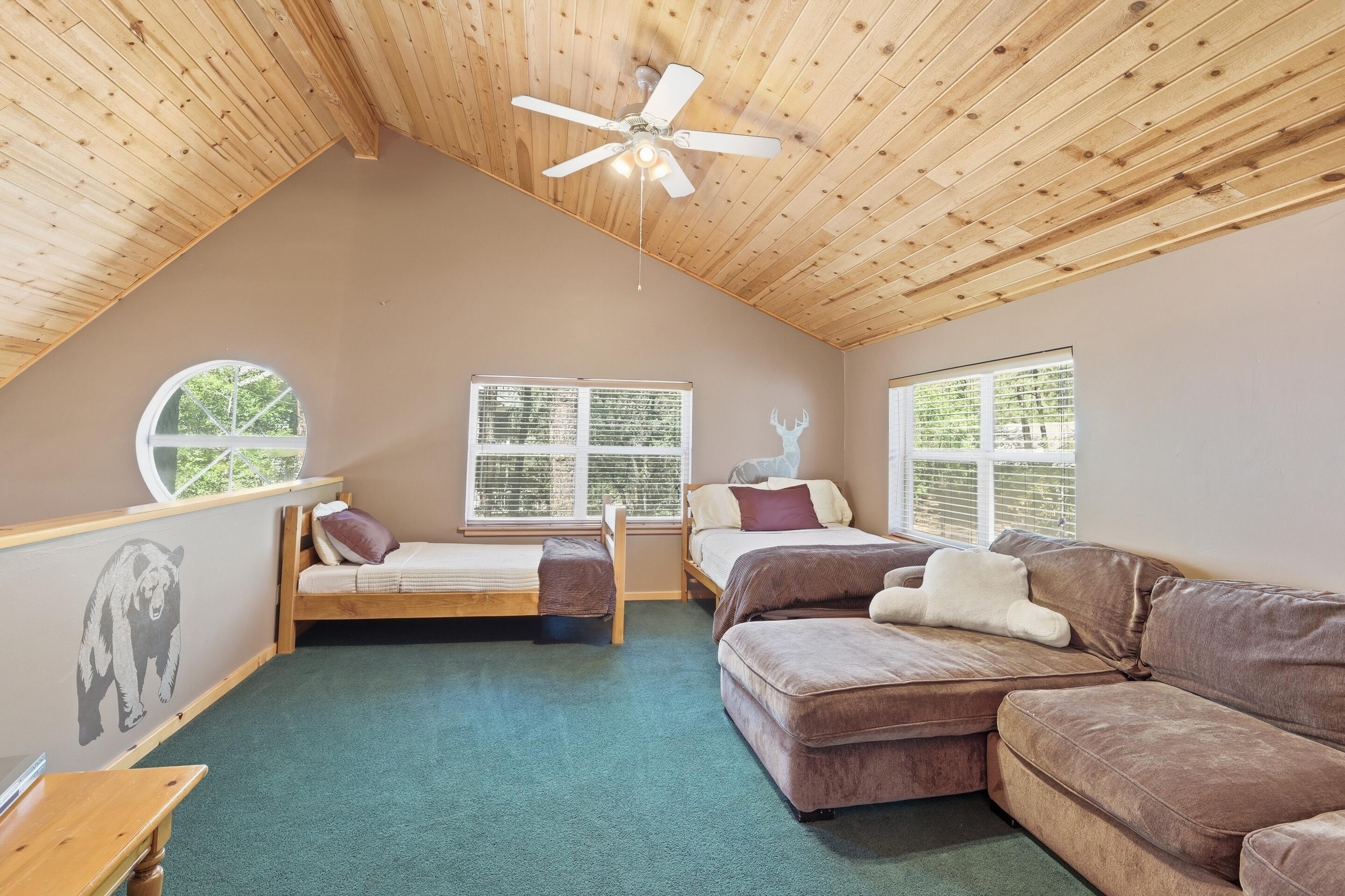 6322 Sharyn Road Pine, AZ 85544 - Photo 22 of 37 a living room with furniture and a large window