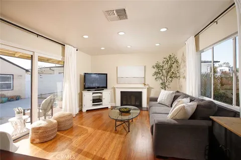 $899,000 | 12762 Willard Street, North Hollywood, CA 91605