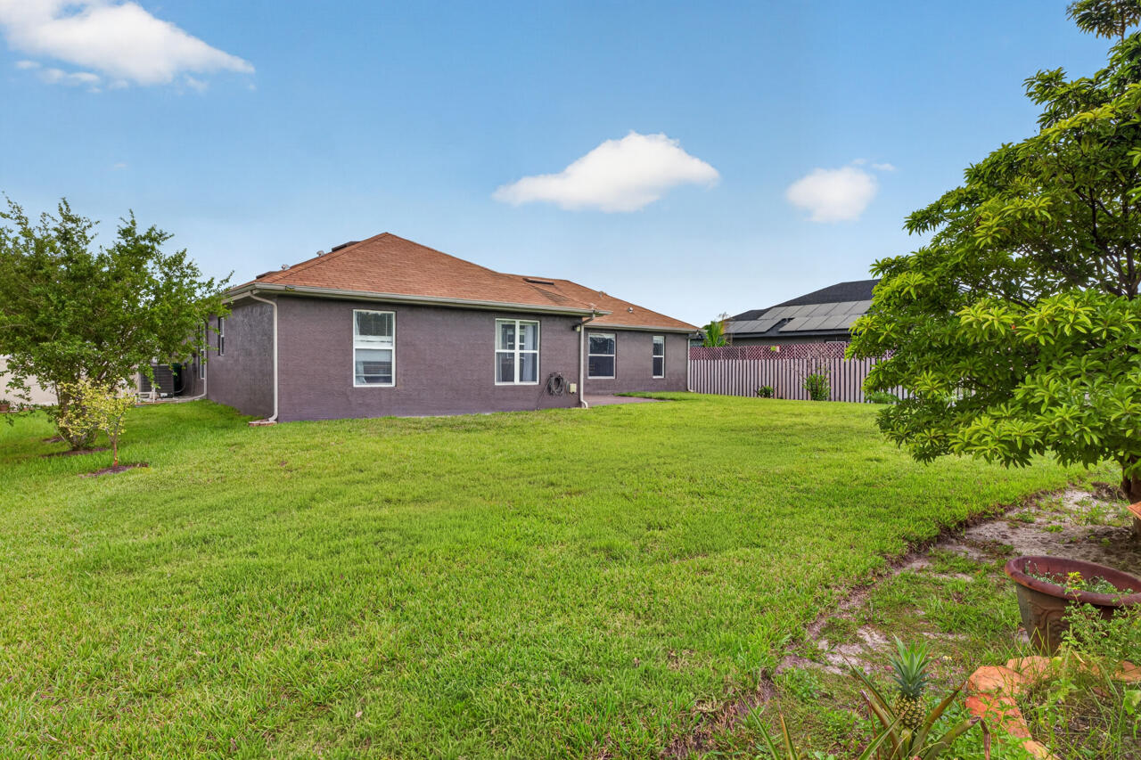 443 Southwest Homeland Road Port St. Lucie, FL 34953 - Photo 22 of 25 443 Southwest Homeland Rd-023