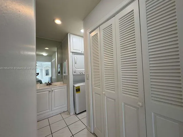 $1,950 | 6253 Bay Club Drive, Unit 1, Fort Lauderdale, FL 33308