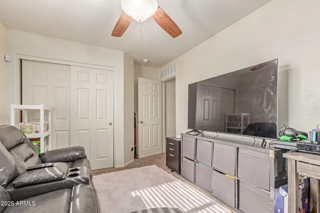 a walk in closet room