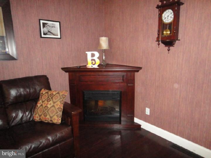 123 Ogden Road Wenonah, NJ 08090 - Photo 6 of 21 Living Room