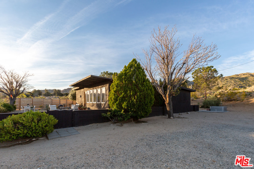 8909 Sunny Road Joshua Tree, CA 92252 - Photo 25 of 37 Gallery Image 25
