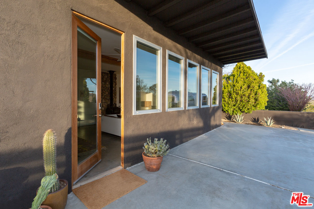 8909 Sunny Road Joshua Tree, CA 92252 - Photo 4 of 37 Gallery Image 4