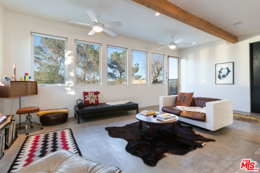 8909 Sunny Road Joshua Tree, CA 92252 - Photo 5 of 37 Gallery Image 5
