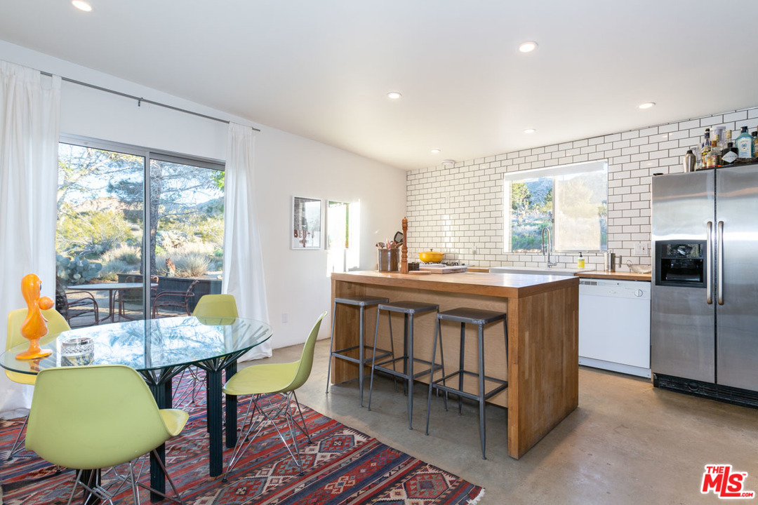 8909 Sunny Road Joshua Tree, CA 92252 - Photo 9 of 37 Gallery Image 9