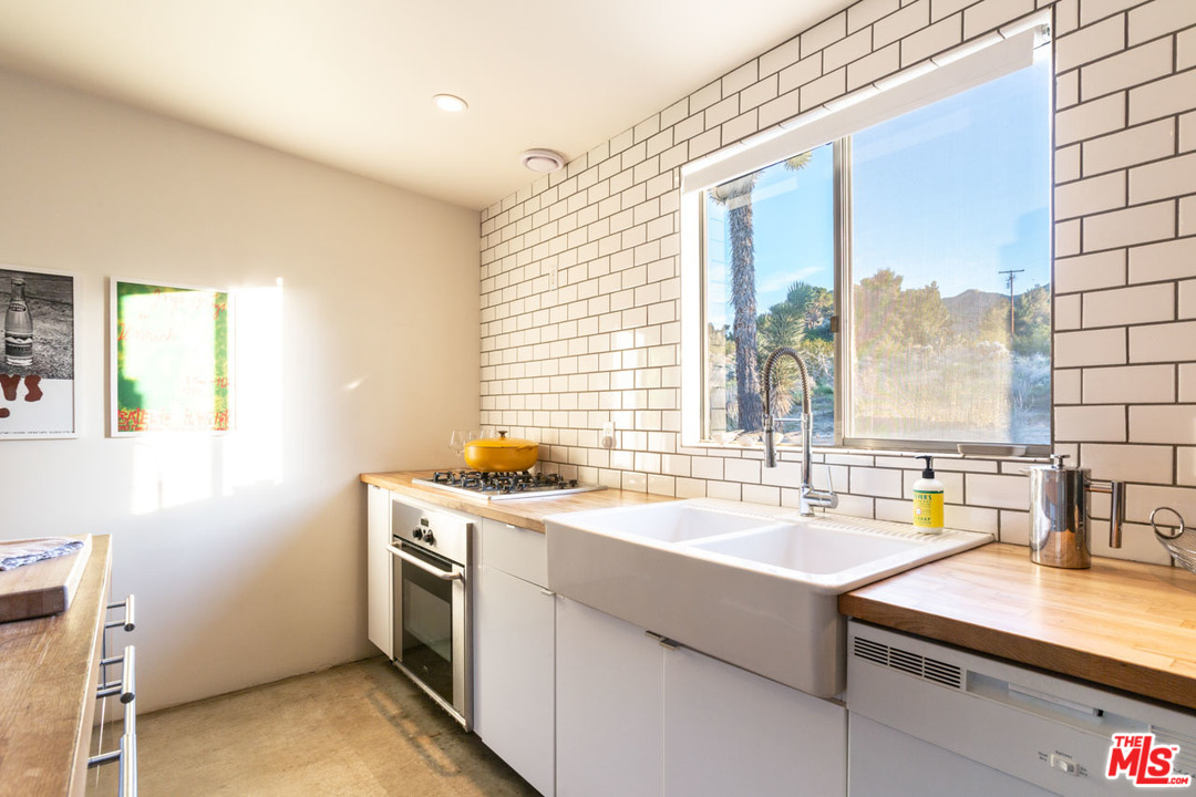 8909 Sunny Road Joshua Tree, CA 92252 - Photo 10 of 37 Gallery Image 10