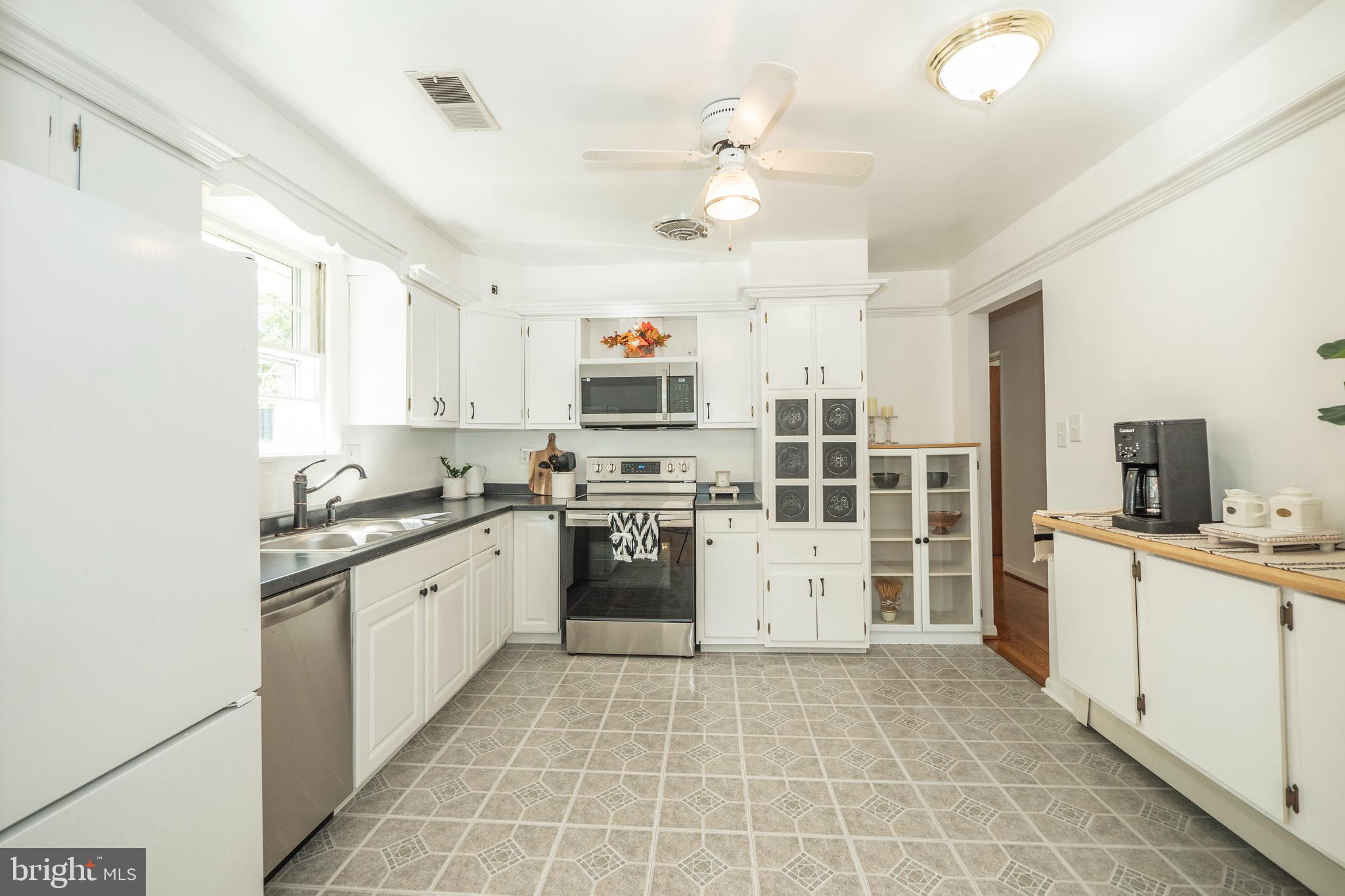 10930 Riverview Road Fort Washington, MD 20744 - Photo 11 of 64 Main Level - Kitchen