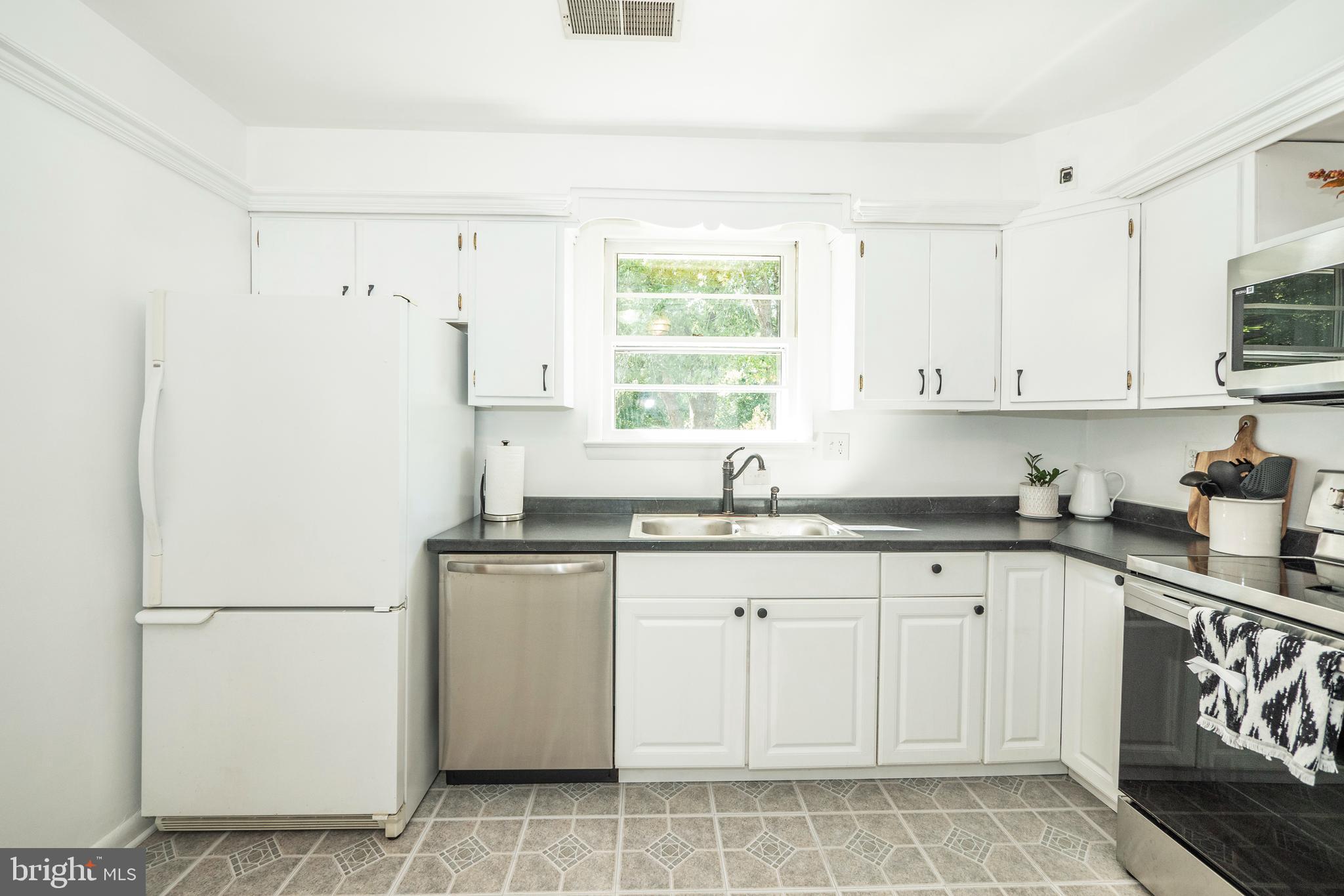 10930 Riverview Road Fort Washington, MD 20744 - Photo 13 of 64 Main Level - Kitchen