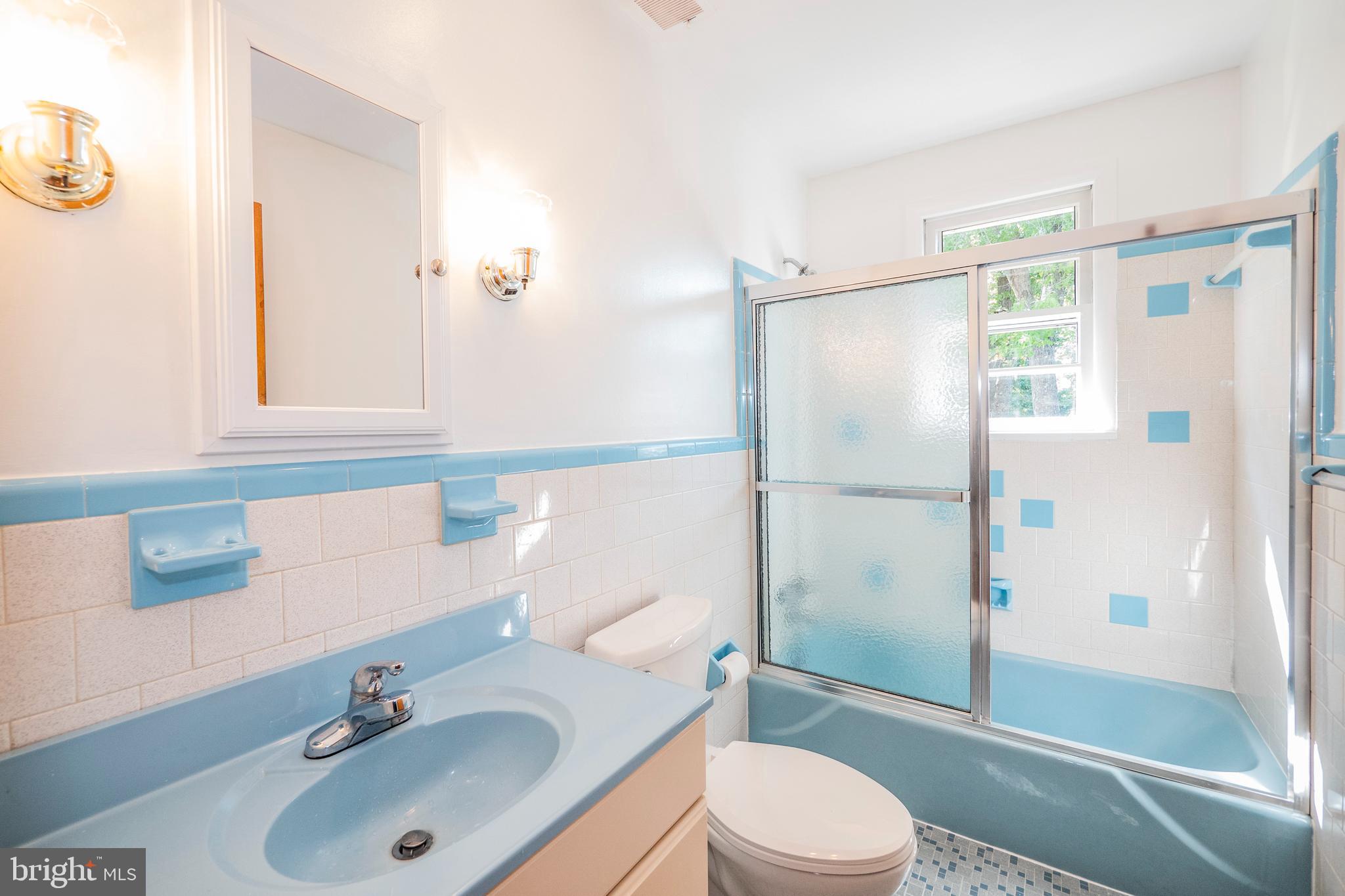 10930 Riverview Road Fort Washington, MD 20744 - Photo 25 of 64 Main Level - Hall Full Bathroom