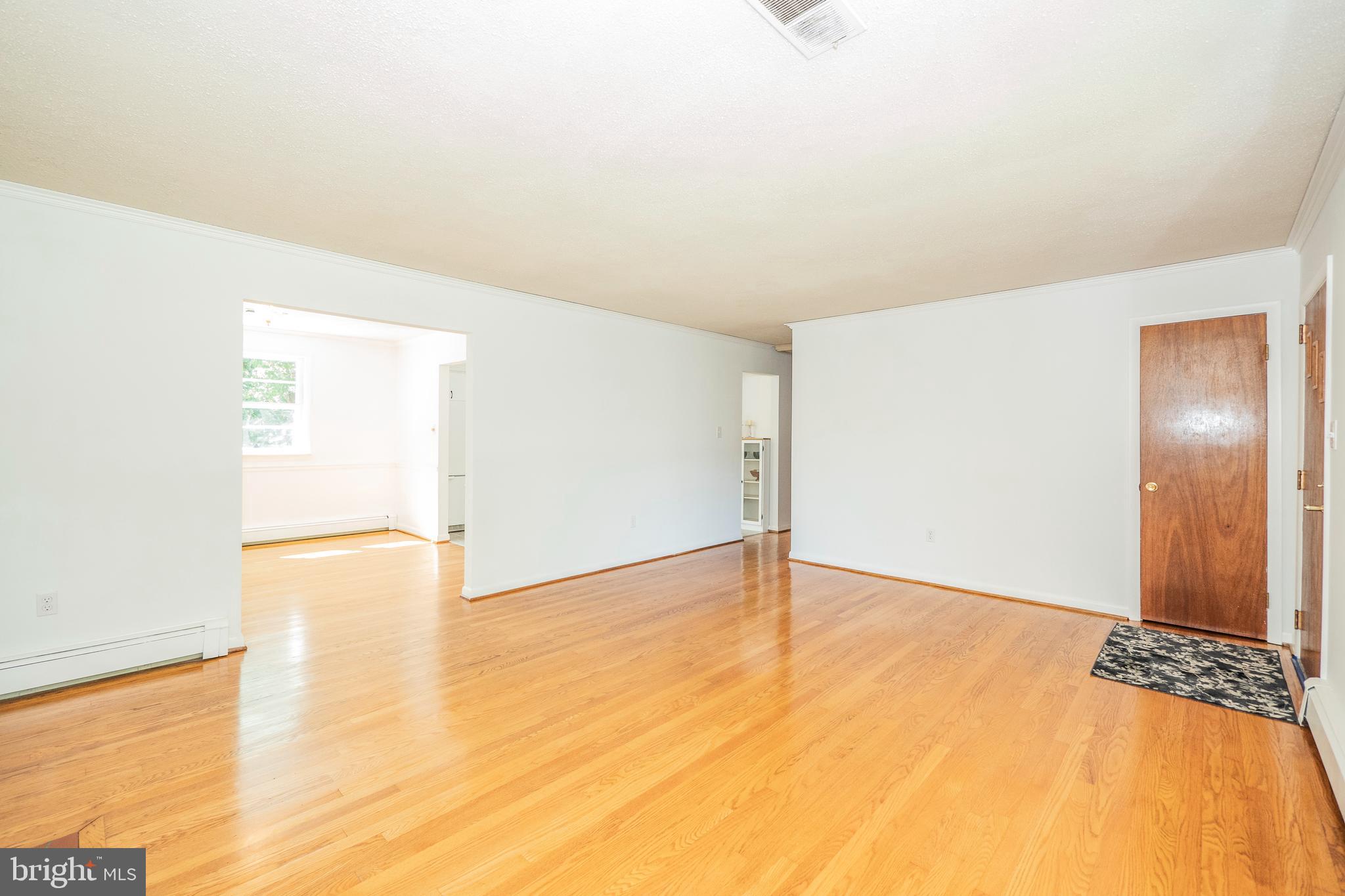 10930 Riverview Road Fort Washington, MD 20744 - Photo 7 of 64 Main Level - Living Room