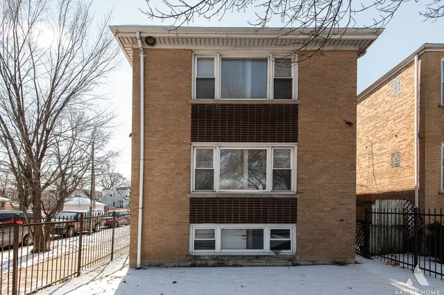 $2,000 | 2750 North Linder Avenue, Unit 1, Chicago, IL 60639