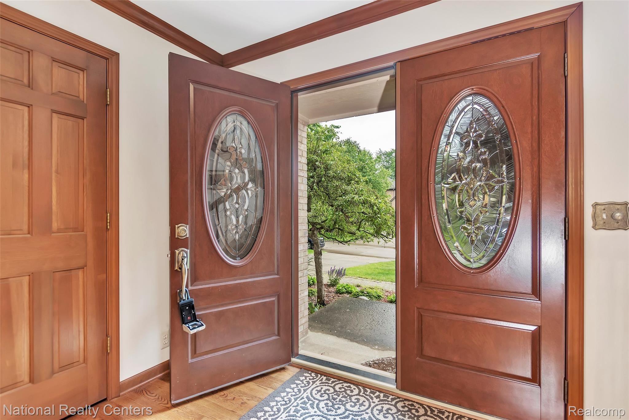755 Stanford Circle Rochester, MI 48309 - Photo 6 of 47 755-Stanford-Cr-Rochester-Hills-MI-6.jpg