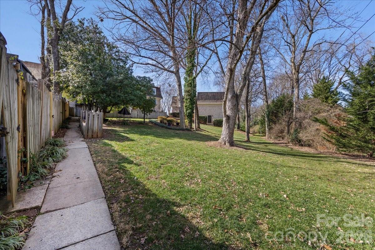 3500 Colony Road, Unit J Charlotte, NC 28211 - Photo 42 of 42 a backyard of a house with lots of green space