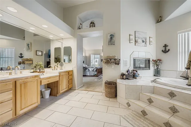 $1,390,000 | 8640 Horse Drive, Las Vegas, NV 89143