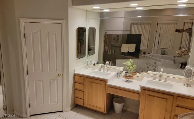 $1,390,000 | 8640 Horse Drive, Las Vegas, NV 89143