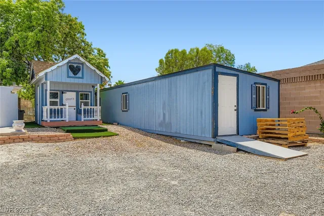 $1,390,000 | 8640 Horse Drive, Las Vegas, NV 89143