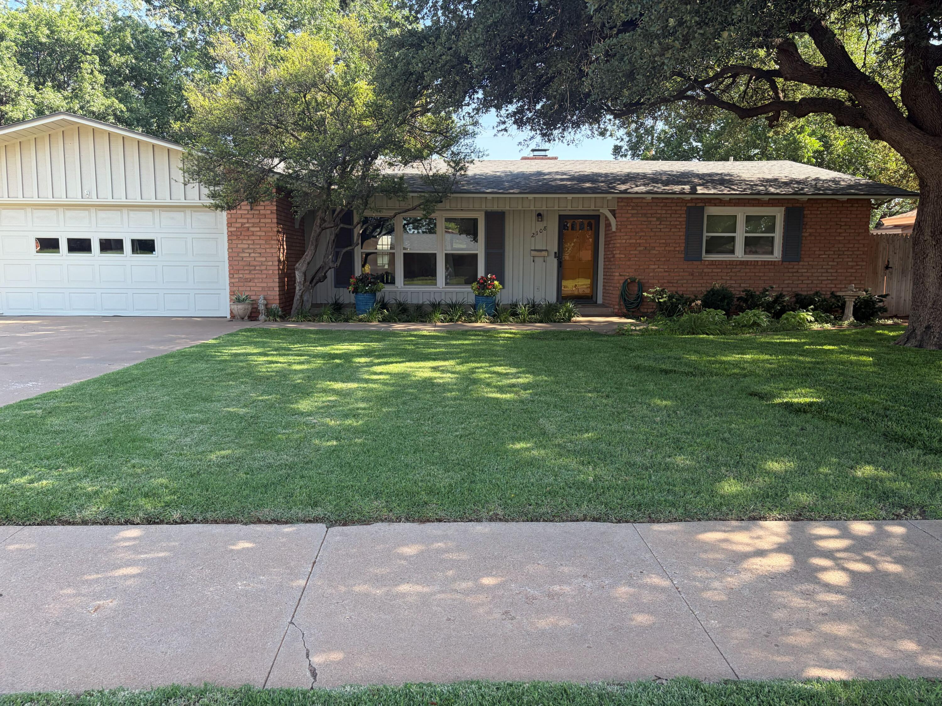 2108 55th Street Lubbock, TX 79412 - Photo 2 of 24 font house2