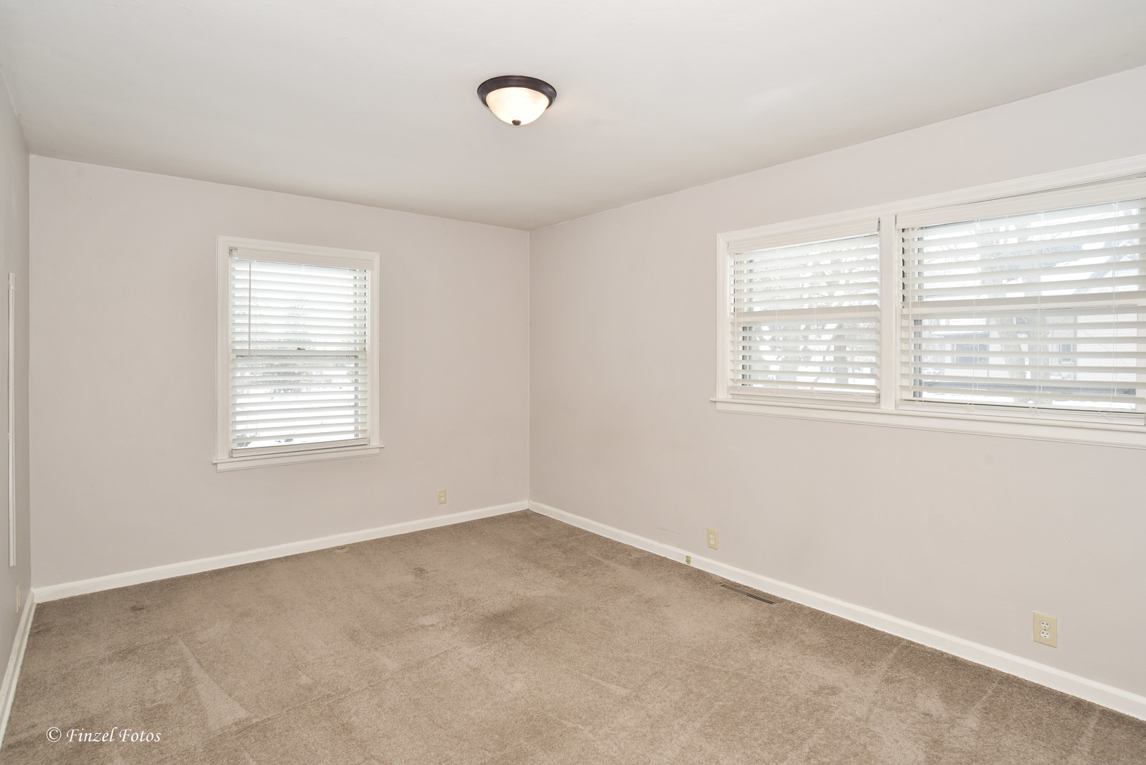 800 Morgan Street Elgin, IL 60123 - Photo 5 of 11 an empty room with a window