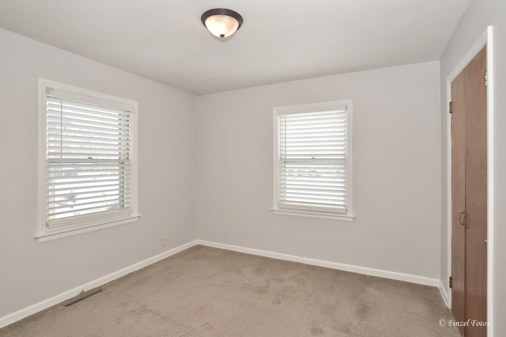 800 Morgan Street Elgin, IL 60123 - Photo 6 of 11 an empty room with a window