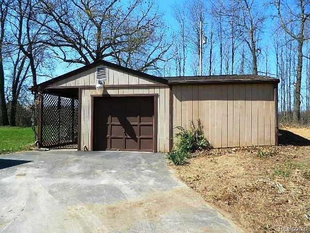 2420 Lannen Road Howell, MI 48855 - Photo 5 of 21 5-SEPARATE GAR & STORAGE - Copy.JPG