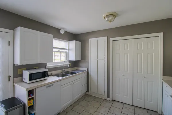 $1,950 | 1423 Ashley River Road, Unit 2C, Charleston, SC 29407