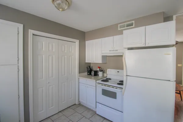 $1,950 | 1423 Ashley River Road, Unit 2C, Charleston, SC 29407