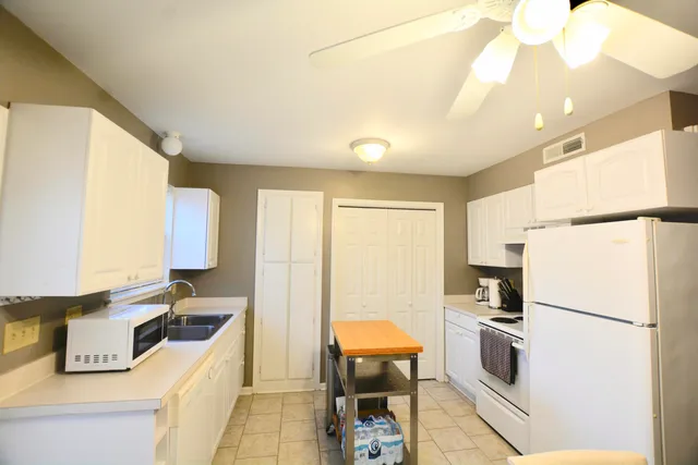 $2,030 | 1423 Ashley River Road, Unit 2C, Charleston, SC 29407