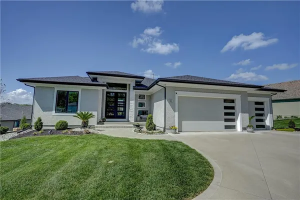 $1,799,990 | 42 Bison Falls Circle, Lake Winnebago, MO 64034