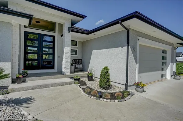 $1,799,990 | 42 Bison Falls Circle, Lake Winnebago, MO 64034