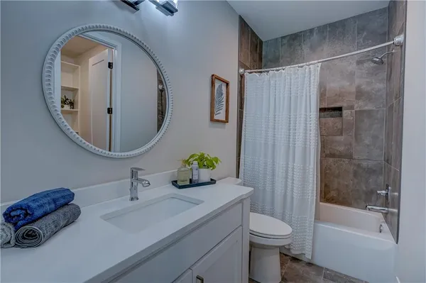 $1,799,990 | 42 Bison Falls Circle, Lake Winnebago, MO 64034