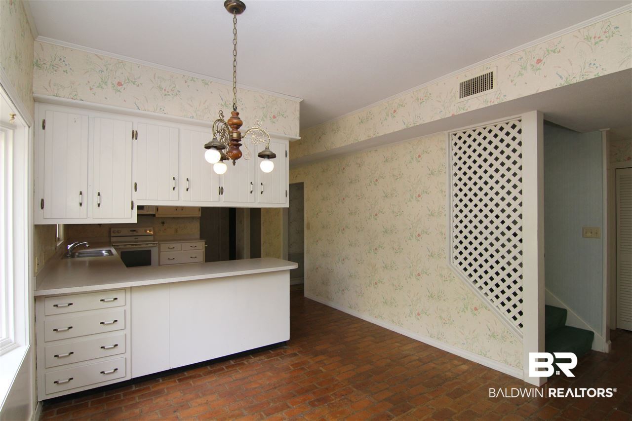 7147 Chapman Street Fairhope, AL 36532 - Photo 14 of 48 Breakfast/Kitchen