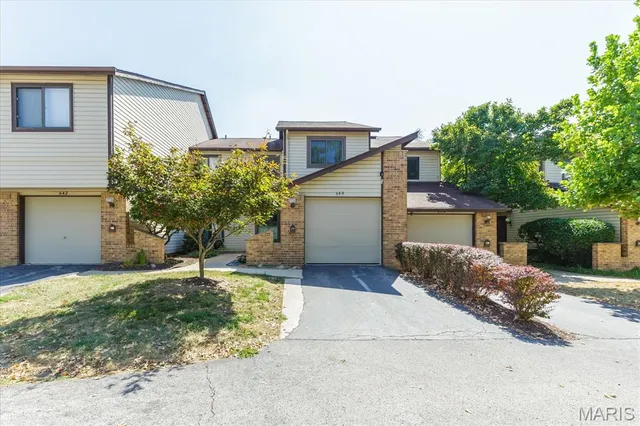 $280,000 | 640 Painted Vista Drive, Ballwin, MO 63021