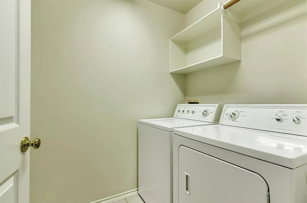 2 Peach Ridge Place The Woodlands, TX 77382 - Photo 11 of 29 a utility room with dryer and washer